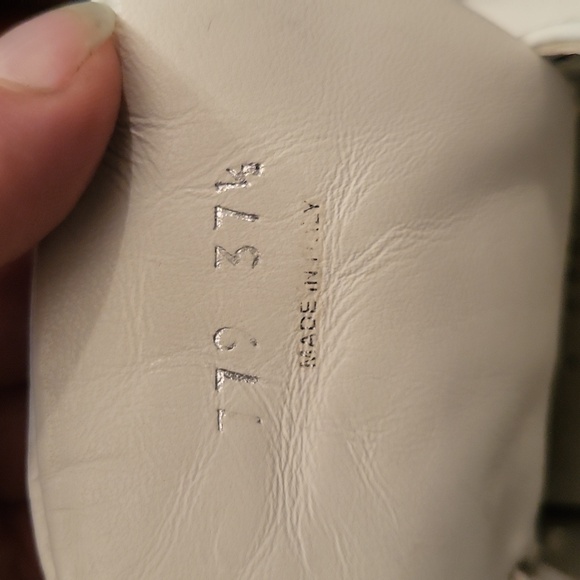 White prada leather shoes size 37.5 ladies - Picture 4 of 8